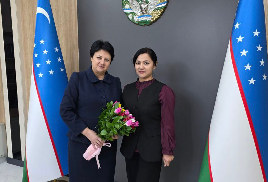 Таълим ва илм-фан фидойилари эъзозда: Байрам табриклари ўз эгаларига етказилди